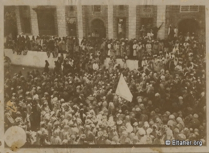 1920 - Sheikh Al-Muzaffar addressing the crowd in Mecca